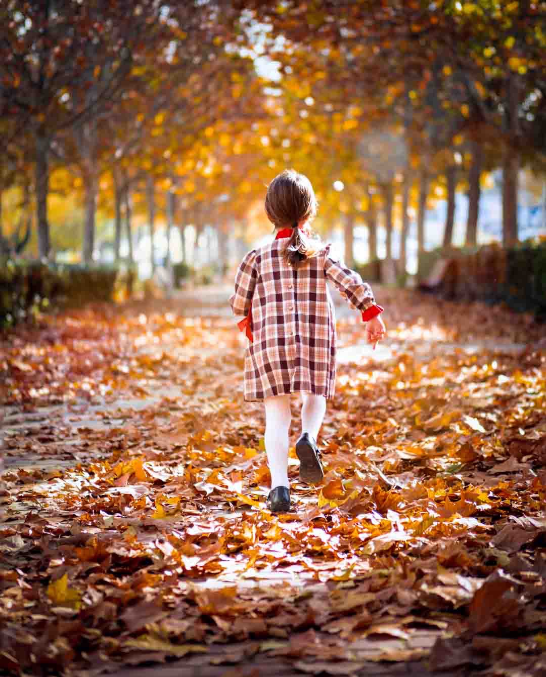 Retrato infantil en exterior otoñal, Madrid